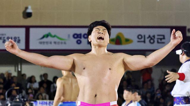 영암군민속씨름단 최정만, 추석씨름대회서 통산 23번째 금강장사