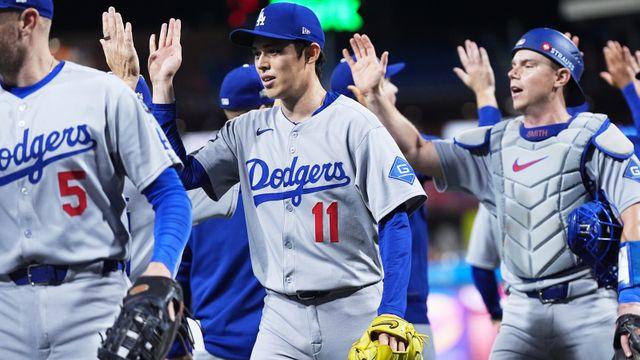 '스넬 무실점+사사키 세이브' 다저스, NLDS 2연승…김혜성은 또 결장