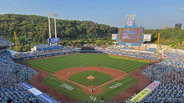 프로야구, 삼성-NC 와일드카드 2차전 만원 관중… 포스트시즌 23경기 연속 매진
