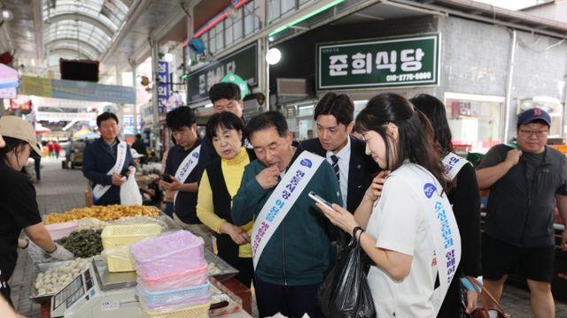 송기섭 진천군수, 전통시장에서 추석맞이 장보기 행사