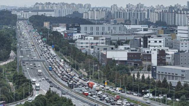 귀경길 정체 절정…서울 방향 혼잡 밤늦게 해소