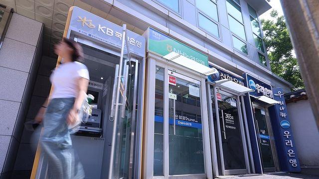 신규 정기예금 43%, 기준금리보다 낮은 '쥐꼬리' 이자율