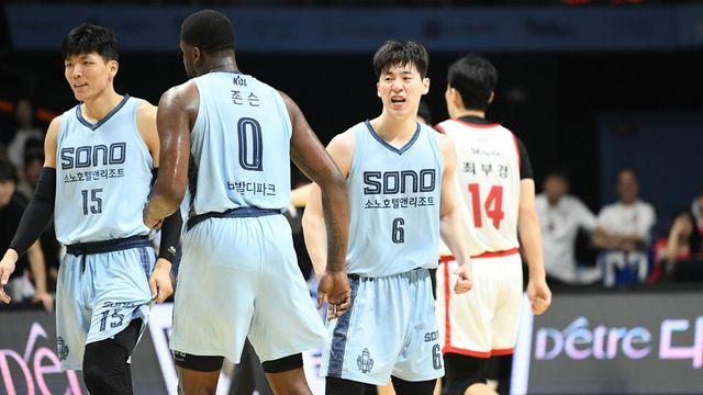 ‘나이트 25득점·켐바오 더블더블’ 소노, SK 82-78로 꺾고 시즌 첫 승