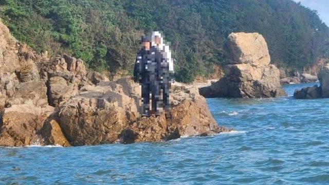 태안해경, 장삼포해수욕장 갯바위 고립된 낚시객 2명 구조