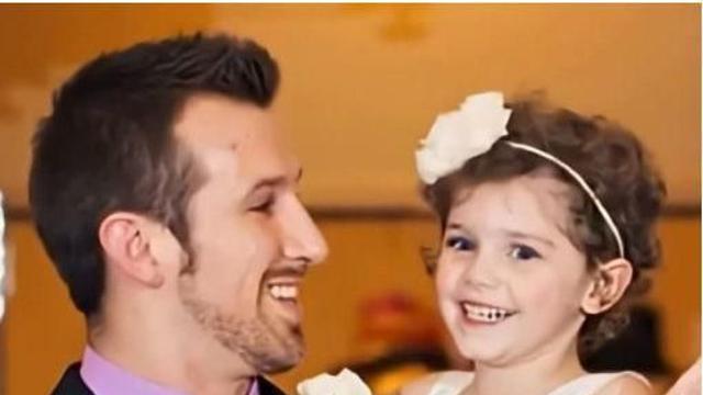 [스압] 26살 연상 아저씨와 결혼한 4살 여자아이,,