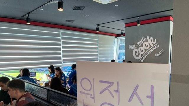 ‘우승 경쟁’ 인천vs수원, 치킨집에도 ‘원정석’ 등장한 까닭 [케현장]