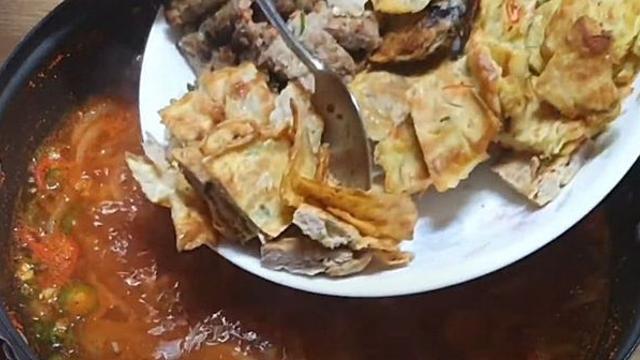 명절 음식으로 끓이는 '모둠전찌개', 이렇게 하면 기름 둥둥 뜨지 않아요