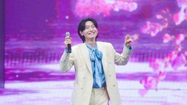 TV조선 '천만트롯쇼' 감성 왕자 김용빈 맞아? 역대급 하이텐션 '광대 폭발'