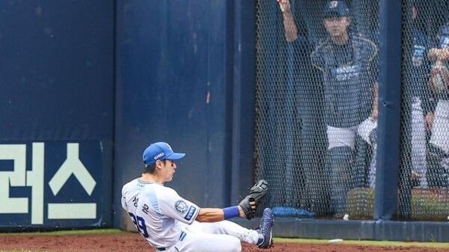 '작은 거인' 김성윤, 팀 내 타율 1위→WC 환상 수비까지…이제는 '리그 대표 외야수'