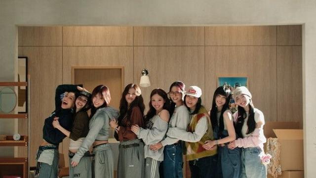 트와이스, 신곡 'ME+YOU' 뮤비티저 공개…'10년만에 이사, 유쾌 트둥팸'