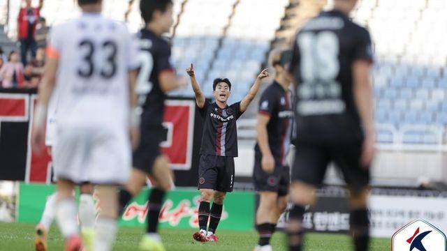 [K리그2 현장리뷰] '처절한 육탄 수비' 부천, 몬타뇨 퇴장에도 성남에 1-0 승...4위 올라