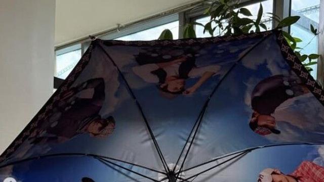 이민정 딸 '우산 놀이'에 깜짝 반전 포착!…우산 속 가득 채운 '이병헌 미소'에 폭소