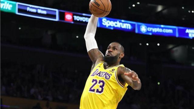 '킹' 제임스, 부상으로 NBA 23번째 시즌 개막전 결장