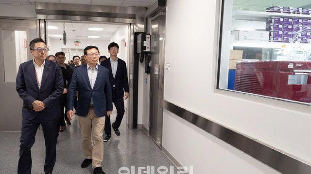 롯데 신동빈, 추석 연휴 중 미국 바이오 생산시설 직접 점검