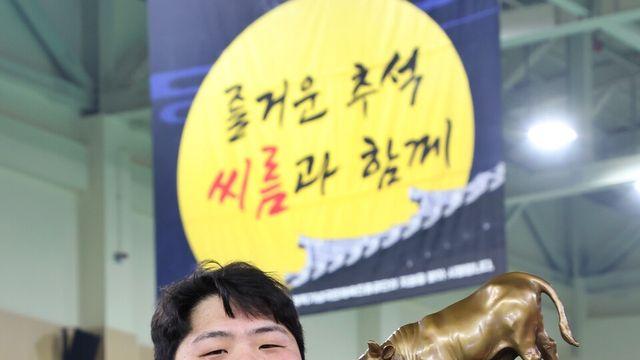 키 190cm 김민재, 축구 아닌 모래판에서 펄펄