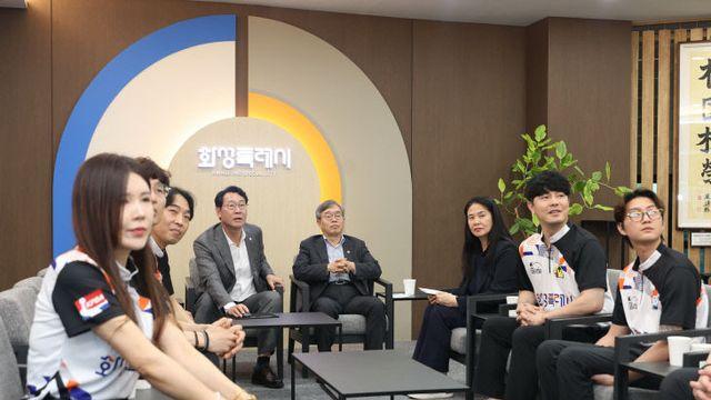 정명근 화성시장, 프로볼링 ‘팀MK글로리아’ 초청 격려