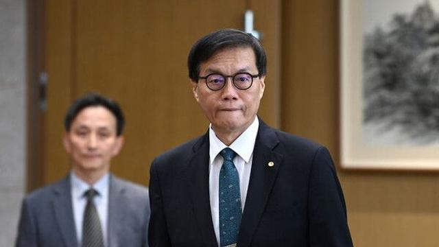 집값 불안한데, 금리 인하해도 될까[대출 더 조인다③]