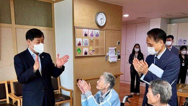 구윤철, 연휴 마지막날 요양원·소방서 방문…