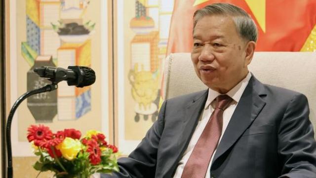 ‘베트남 1인장’ 럼 서기장 북한 도착…18년 만에 최고지도자 방북