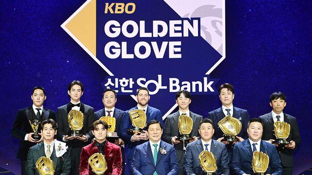 '정규시즌 1위' LG 12명 최다 배출→롯데 방출생 데이비슨 포함 '눈길'…KBO, 골든글러브 후보 83명 공개 [공식발표]