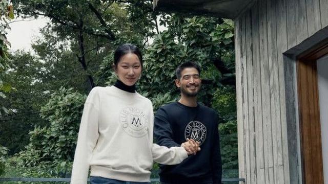 결혼 10년차 장윤주, 남편 손잡고 미소…시밀러룩 소화