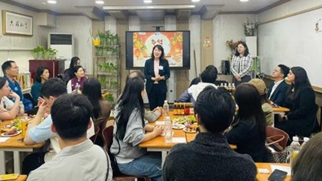 중국 가수 왕원항, 자작곡으로 ‘2025 추석 글로벌 청년 교류 행사’ 무대 장식