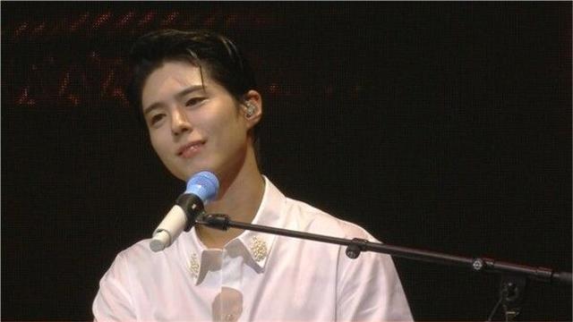 '뮤직뱅크 인 리스본' 박보검-안유진, 영화 OST로 감동 듀엣…2만 관객 매료시킨 '역대급 낭만 무대'