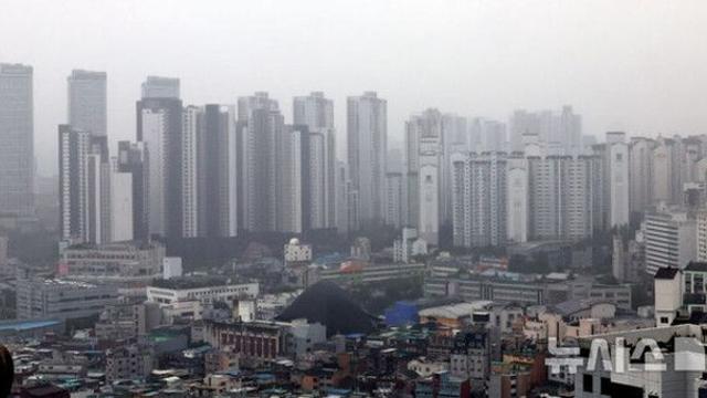 대출금리 제자리…예대금리차 1년새 두 배 뛰었다