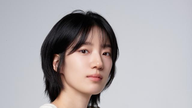 수지 친구, '다 이루어질지니' 은행원 강채영에 관심 쏟아진 이유