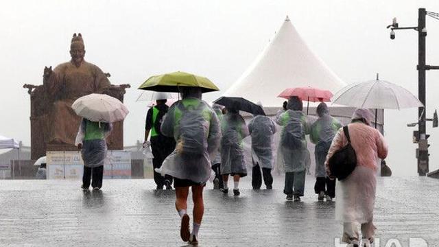 토요일 전국 곳곳 비…수도권 최대 40㎜[오늘날씨]