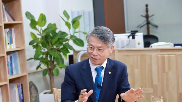 참석도 안 하는 '필버' 차단한다…민형배, 국회법 개정안 발의