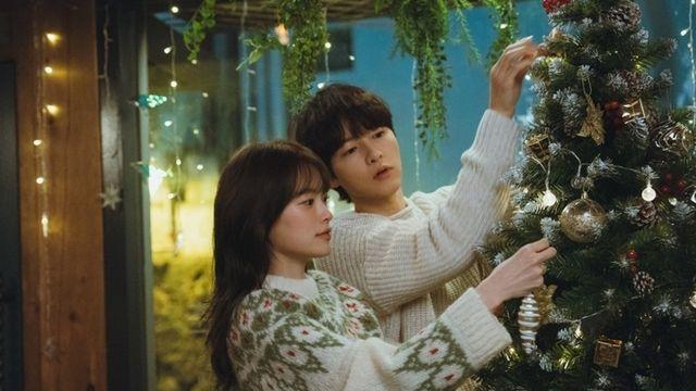 JTBC '마이 유스' 천우희X송중기, 둘만의 수학여행 로맨틱 불꽃놀이부터 크리스마스트리 장식 데이트!