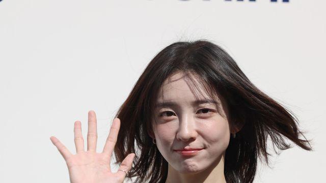 박지현, 열애설 즉각 부인... “남성 실루엣? 지인과 여행” [공식]