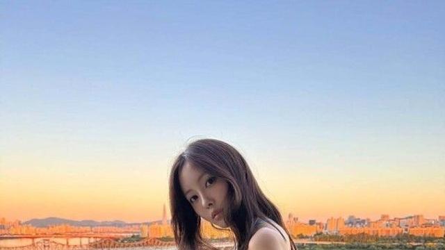 효민, 레깅스 입고 과감한 신혼집 일상 공개…한강 뷰 배경 '늘씬 볼륨 몸매' 과시