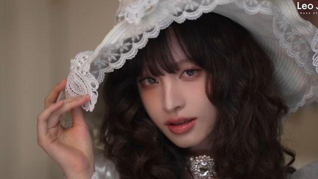 아이브 리즈, 로판 여주 변신…”‘마마’ 때 금발+레드 원피스로 화제” [RE:뷰]