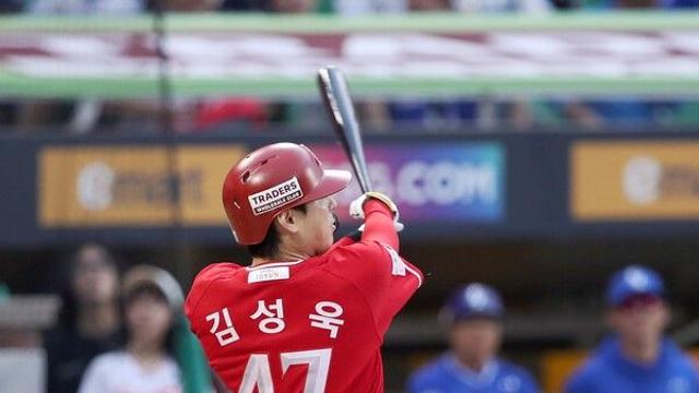 [준PO2] ‘김성욱 극적 끝내기 홈런’ SSG, 삼성 4-3 제압...준플레이오프 1승 1패 동률