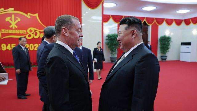 김정은, 러 메드베데프 만나 