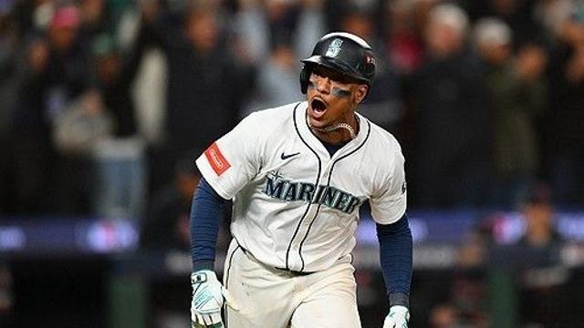 폴랑코, 연장 15회 끝내기 안타…시애틀, 24년 만에 ALCS 진출