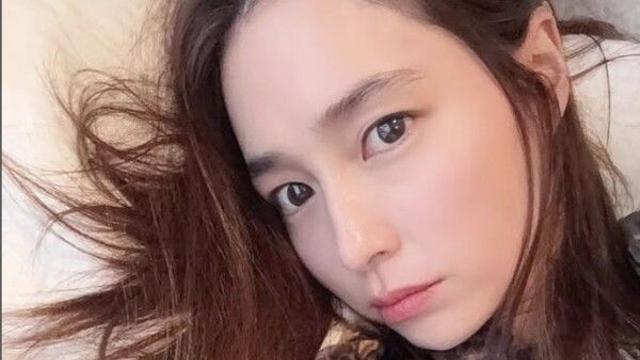 이민정, 침대에 누워 찍은 '셀카' 공개…둘째 출산 후에도 변함없는 '그림 같은 미모' 자랑