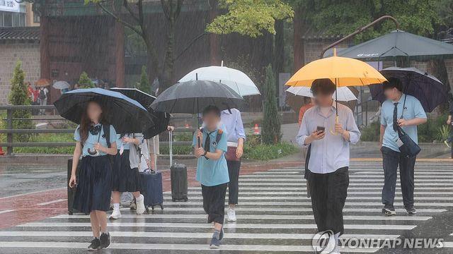 [내일날씨] 흐리고 비 내리는 일요일…낮 최고 20∼28도