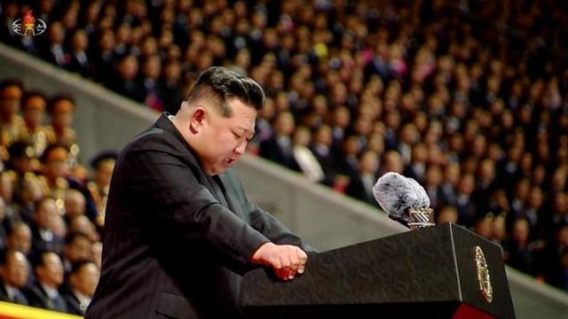 북한 열병식에 새 ICBM 화성-20형 공개… “최강 핵전략무기체계”