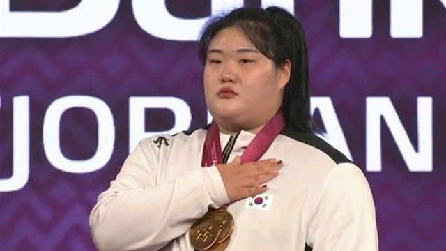 역도 박혜정, 허리 통증 딛고 2년 만에 세계선수권 정상 탈환