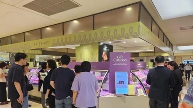 긴 추석연휴 쌀쌀한 날씨에 웃었다…백화점·아웃렛 '깜짝매출'