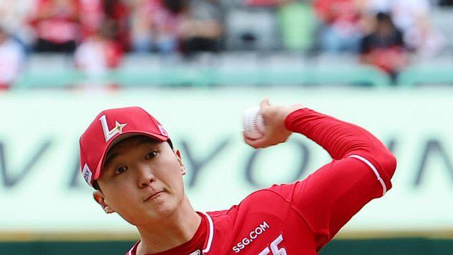 SSG 김건우, 시작부터 6연속 탈삼진…역대 PS 신기록