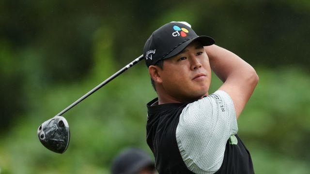 롤러코스터 탄 김시우, 안병훈과 공동 3위…'역전 우승 가능성 남겨'