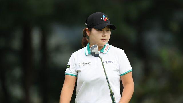홍정민, KLPGA 놀부·화미 마스터즈 2R 단독 선두…이동은 2위