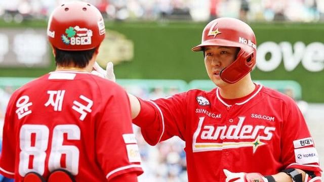 SSG 최정, 포스트시즌 통산 최다 볼넷 타이[준PO]