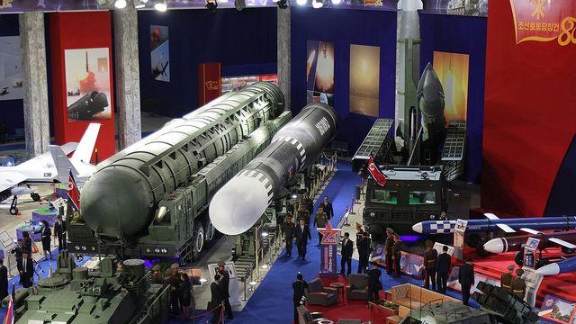 北전시장서 김정은 옆에 있던 ICBM…신형 '화성-20형' 가능성