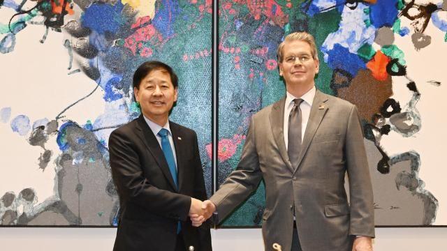 美 찾는 구윤철 부총리…베선트와 통화스와프 줄다리기