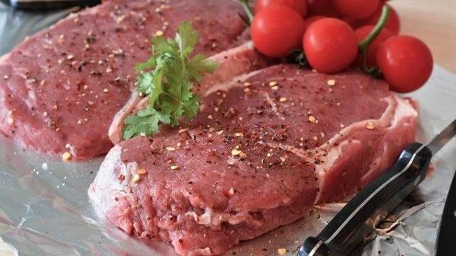 고기 굽기 전 '이것' 하면 발암물질 줄어들어